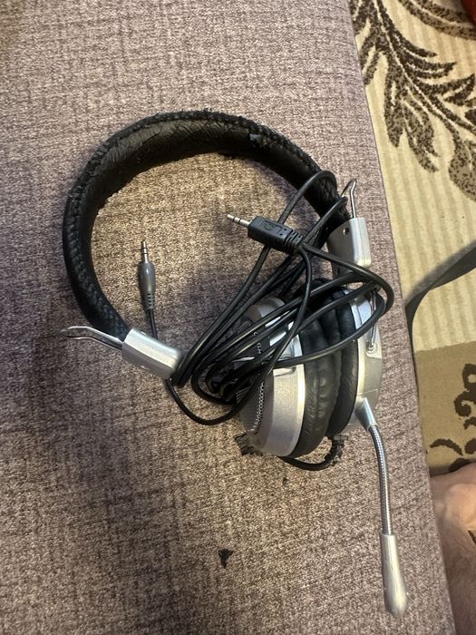 Наушники с микрофоном