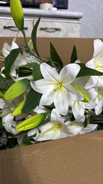 Искусственные цветы,Лилия