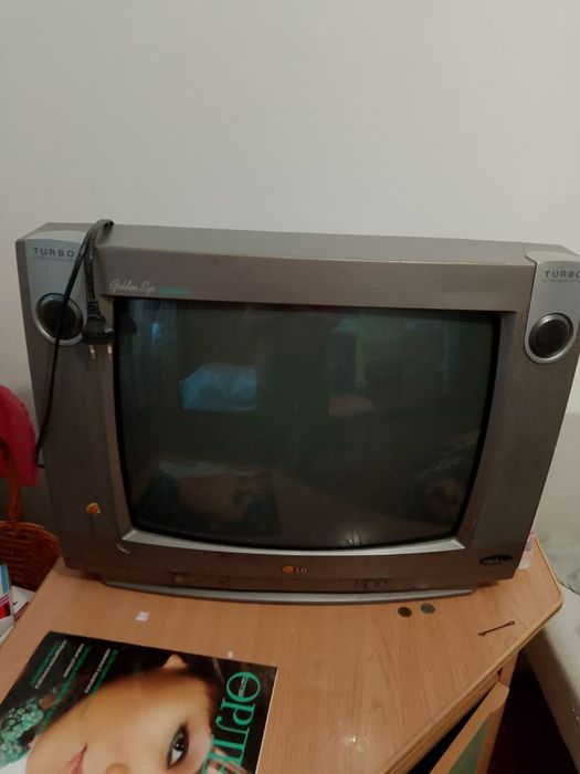 Телевизор LG golden eye