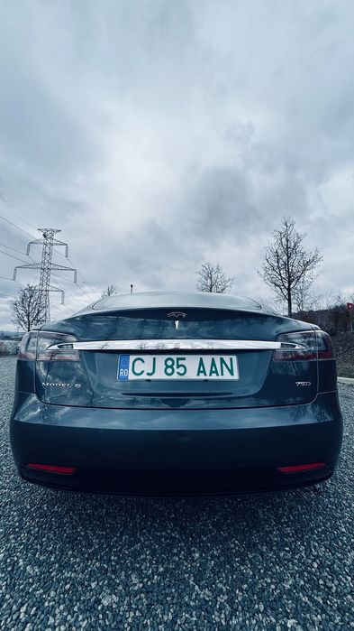 Tesla Model S Prim proprietar in Romania