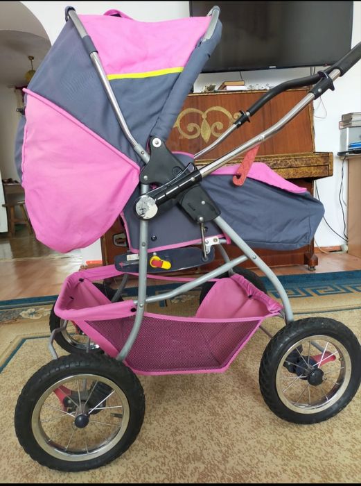 Детская коляска с багажником