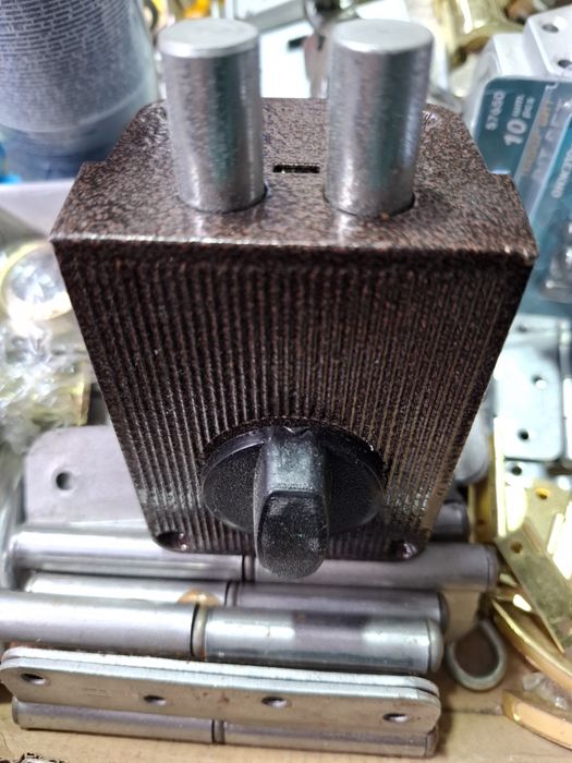 Накладной замок.