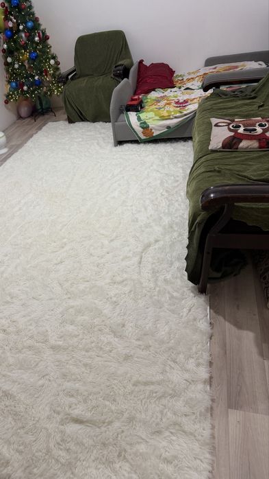 Плющевый белый ковёр