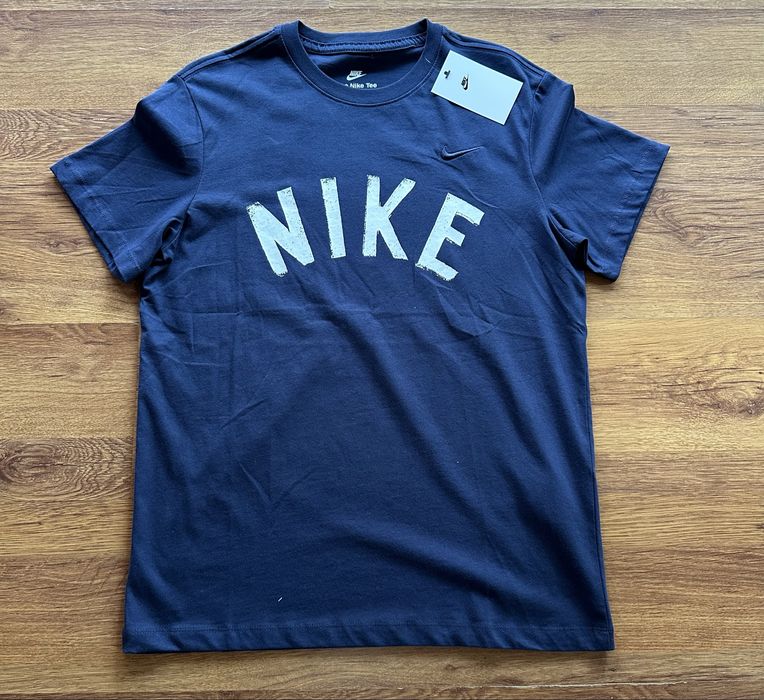 Мъжка,памучна,тъмно синя тениска Nike с бродирано лого