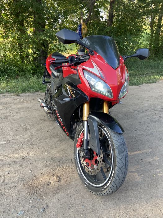 Продам спортивный мотоцикл