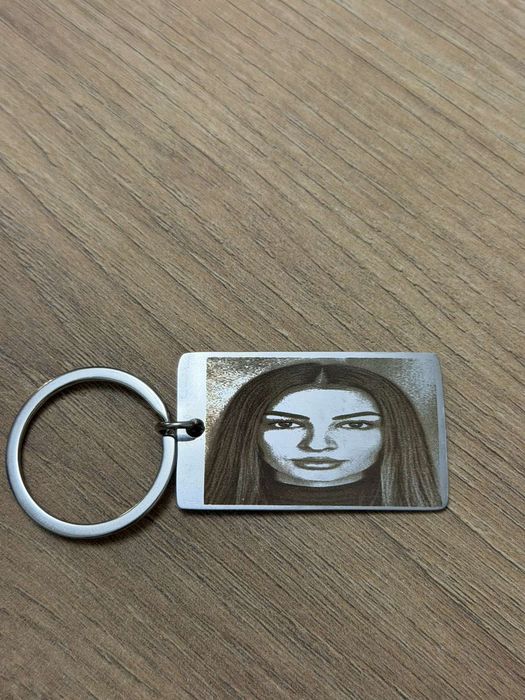 Гравирана снимка и текст върху ключодържател от неръждаема стомана