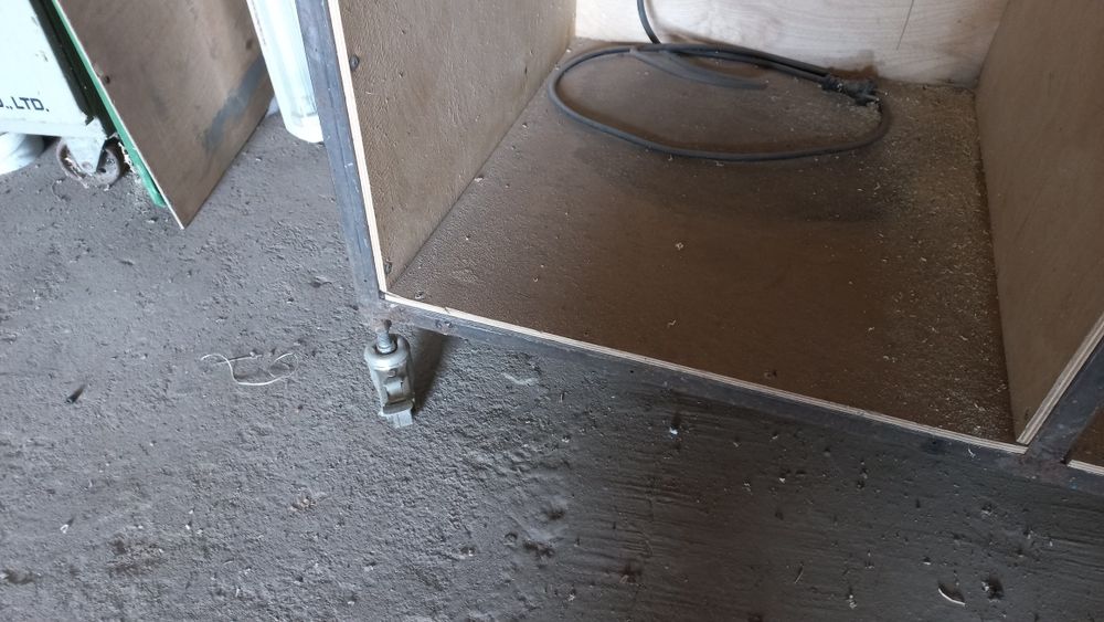 Продам стол на колёсах для гаража