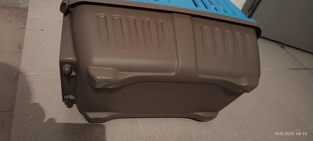 Транспортна клетка с метална вратичка