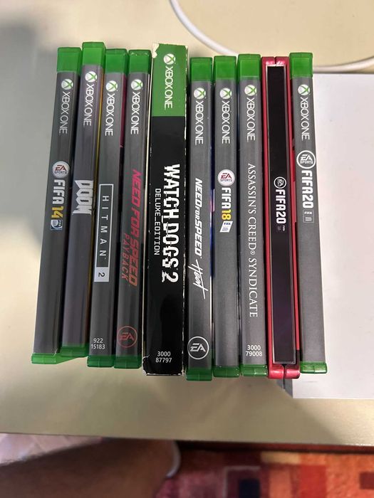 XBox One 500гб, 1 джойстик и игри