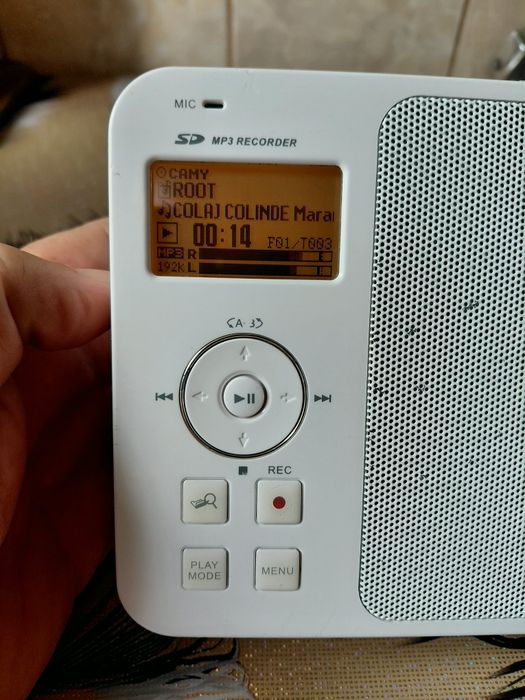 Vind radio portabil și la curent Sangean PR-D8,model foarte rar