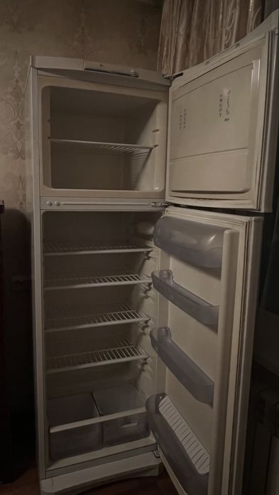 Холодильник Indesit