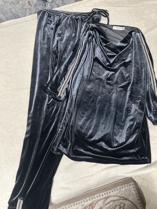 Продаются костюмы