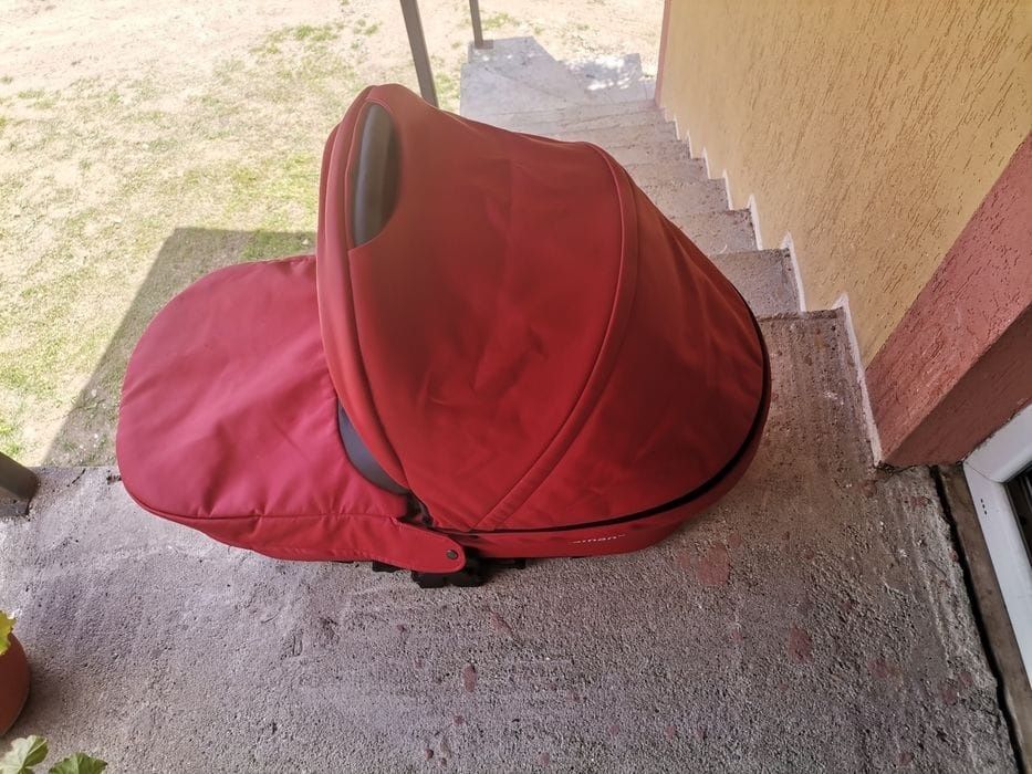 Vând cărucior krausam roșu