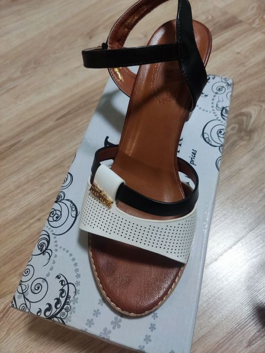 Дамски сандалети номер 39