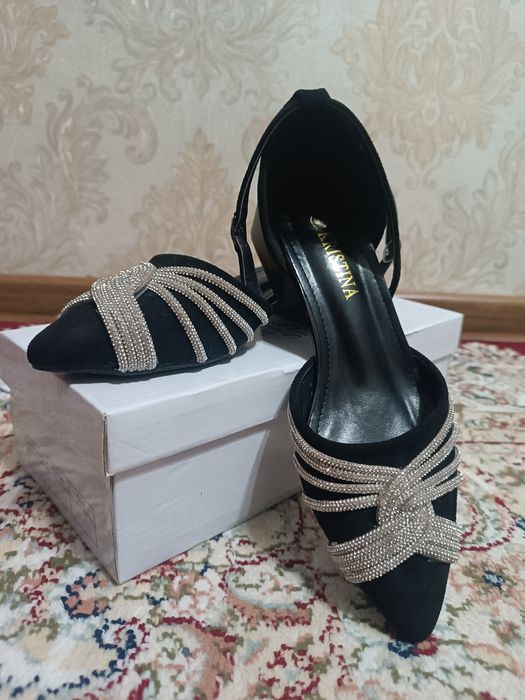 Ayollar tuflisi, poshnali