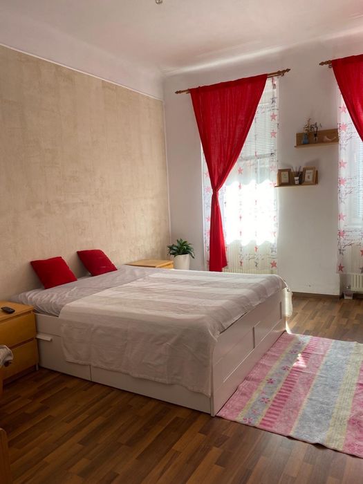 Vand apartament 1 camera la casa in curte comuna