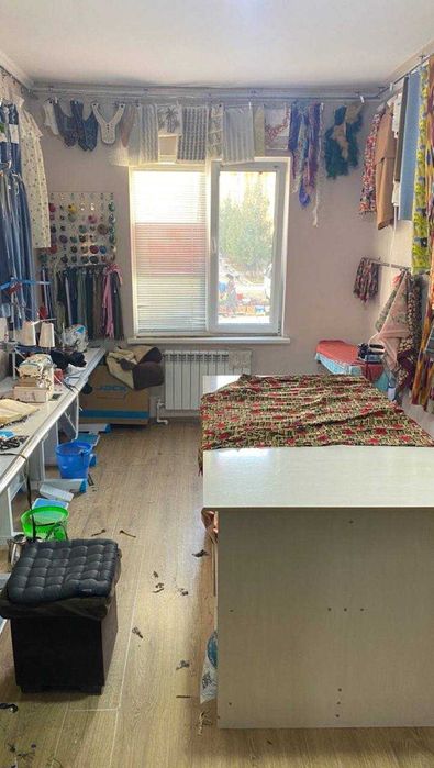 Qorasuv 1da 1-qavatda 2 xonalik dom sotiladi