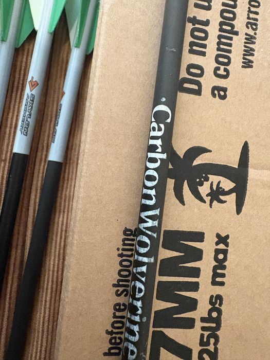 Продавам 14 броя стрели за лък