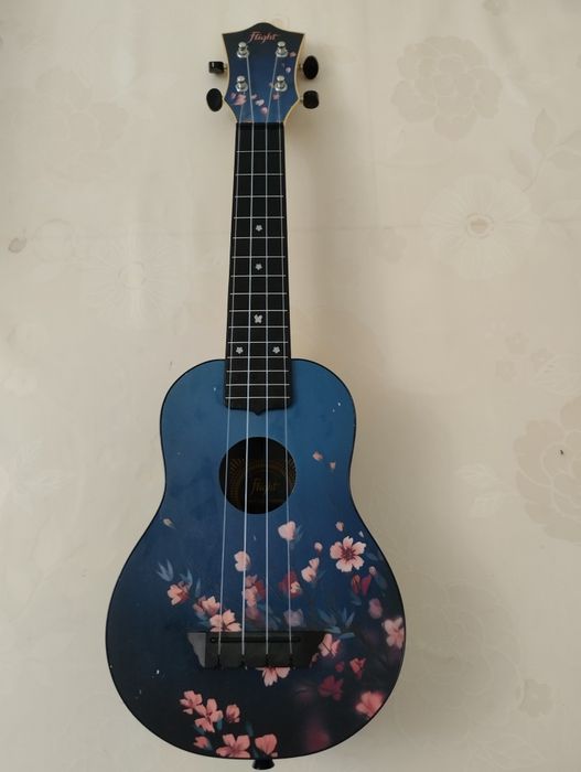 Укулеле. Flight. С чехлом и самим укулеле