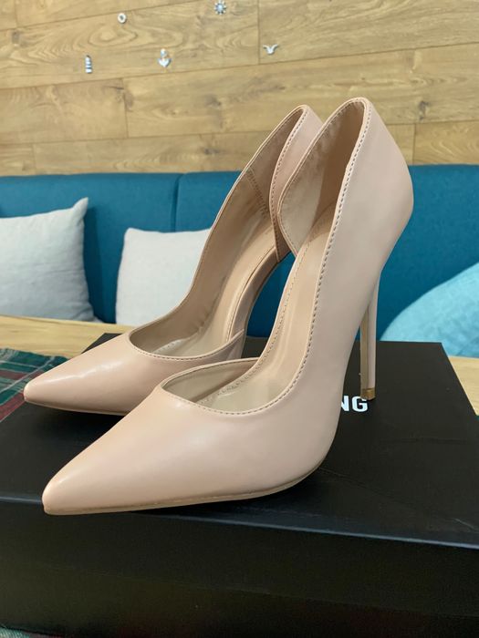 Nude обувки на висок ток Pretty little things