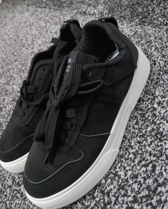 Мъжки обувки черни и бели