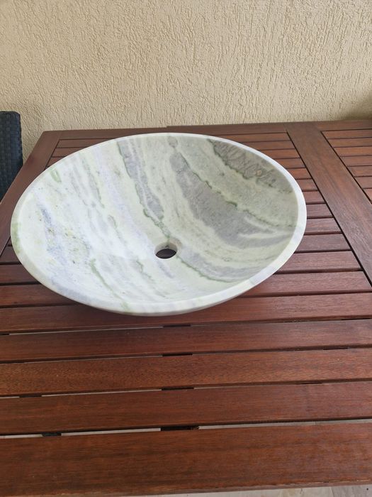 Vând lavoar piatră naturală.