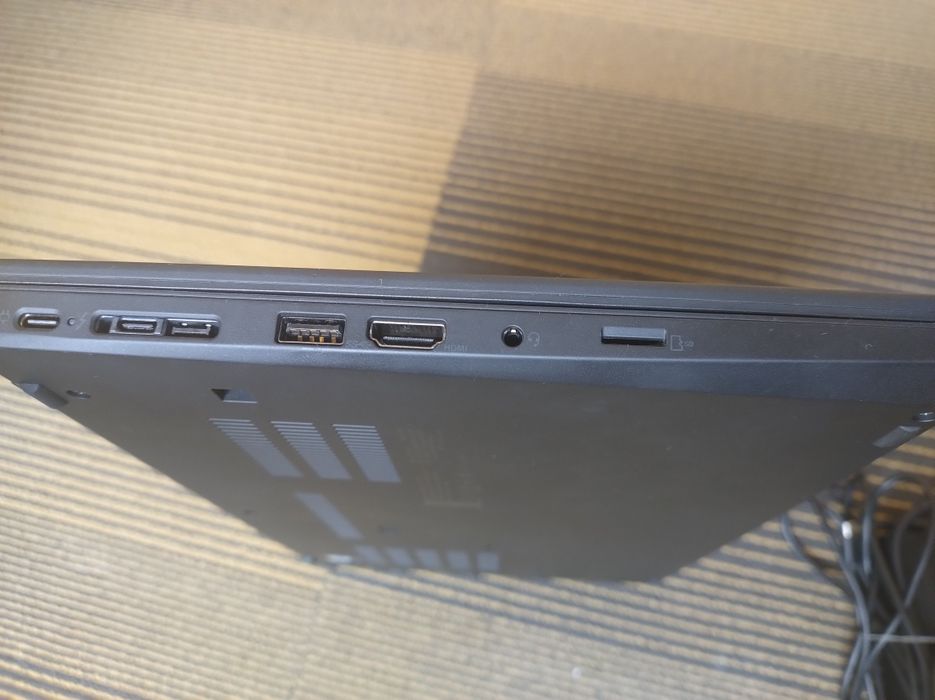 Лаптоп Lenovo T490 I5-8365U 32GB 256GB SSD NVME FHD Windows 11 PRO