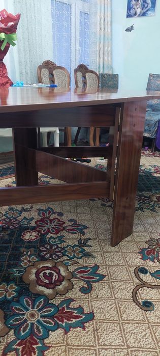 Продаются столы книжки