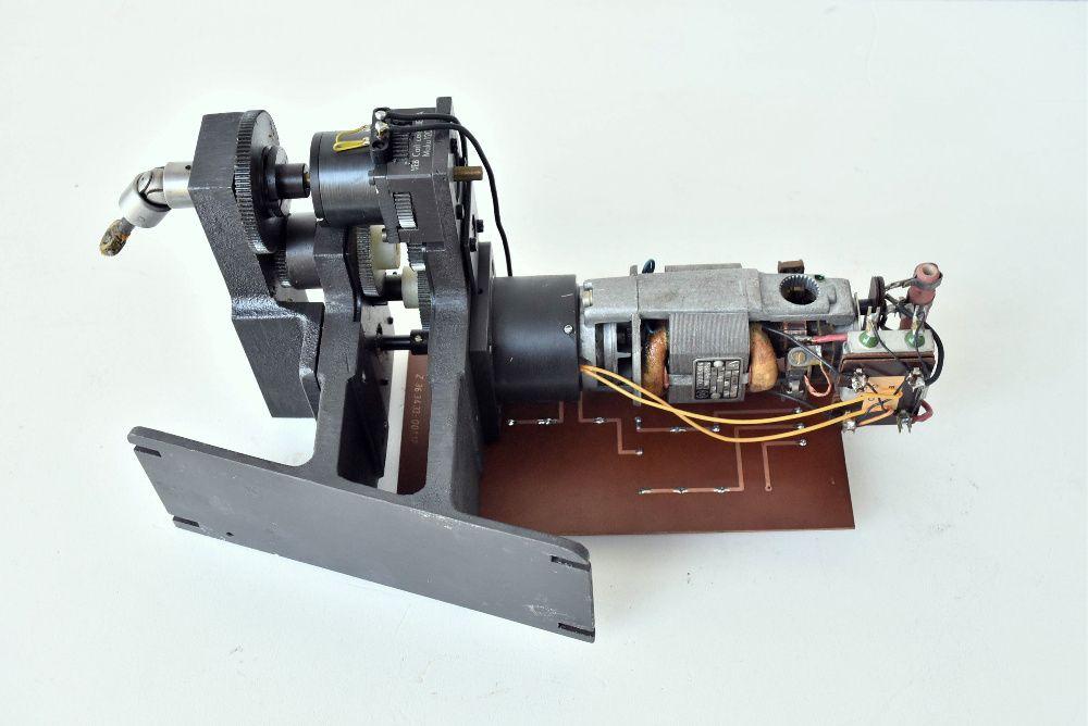 Ел. двигатели с редуктори , стъпкови, ремъчни шайби