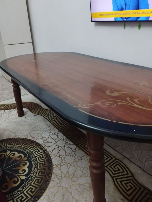 Стол деревянный гостевой