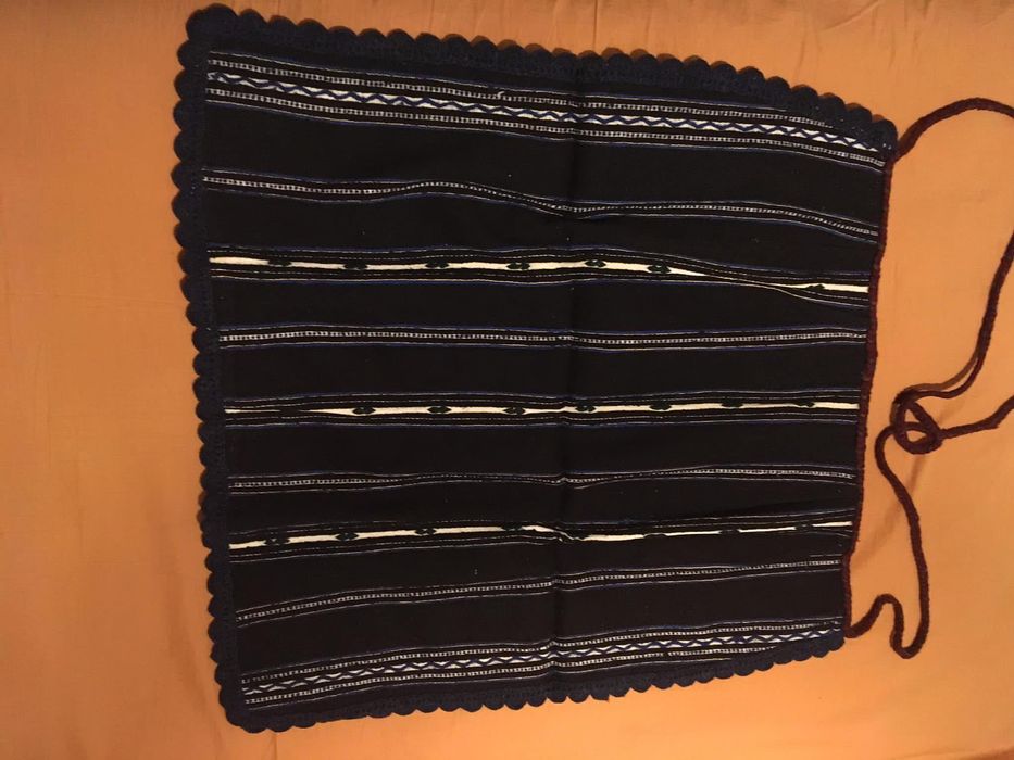 Fote din lana țesute la razboi