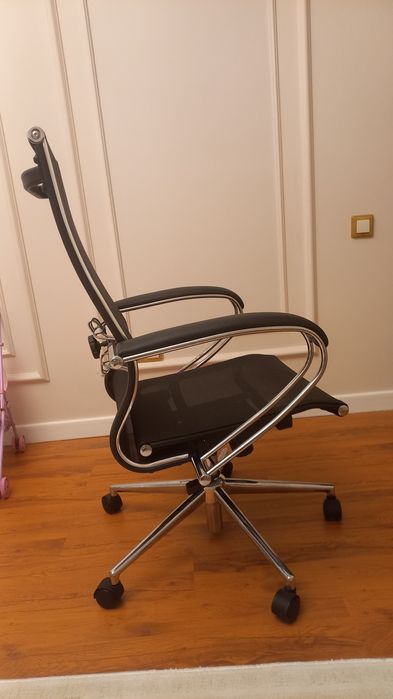 Кресло рабочей для офиса или  для дома