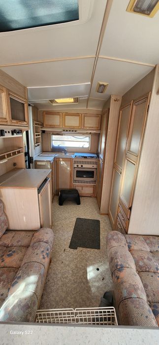 Двуместна каравана