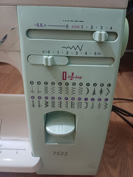 Продам швейную машинку