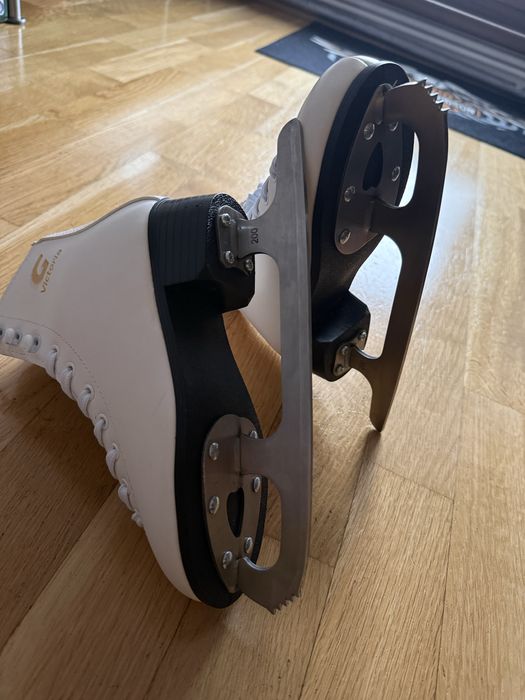 Patine GRAF marimea 33 stare foarte buna