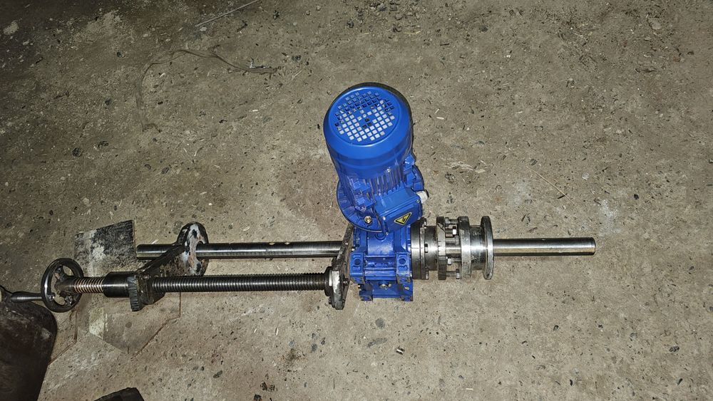 Kardenatka pagruchik va ekiskavator