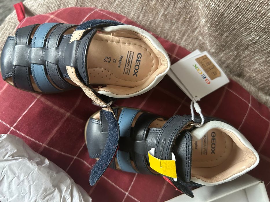 sandale de piele Geox, noi, cu eticheta, marime 23
