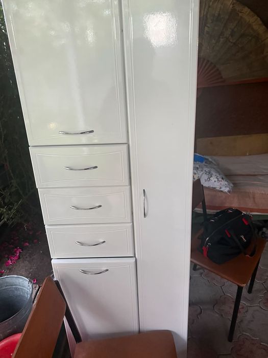 Продаю шкаф, стол дёшево!