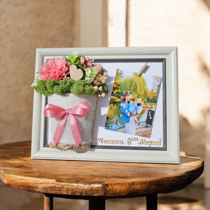 Осмомартенски предложения, подаръци, декорации