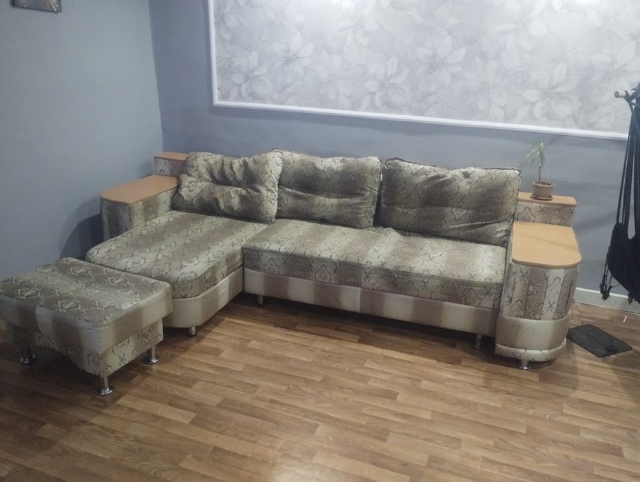 Продам диван  б,у