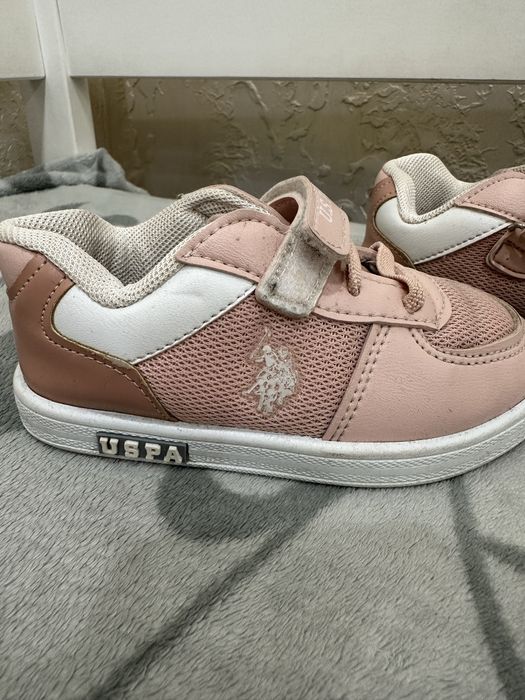 Кроссовки на девочку