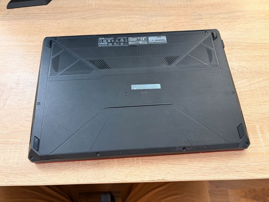 Laptop Asus FX504. Windows 11 PRO, i7-8750H, GTX 1050