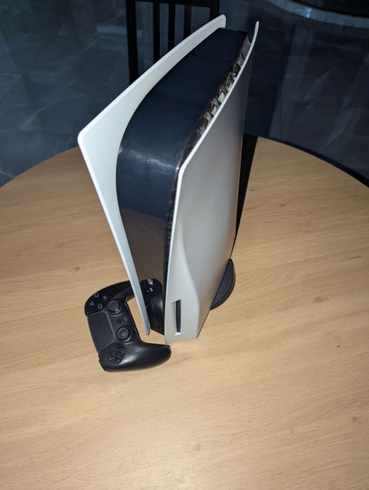 Playstation 5 + подписка delux 8 месяцев