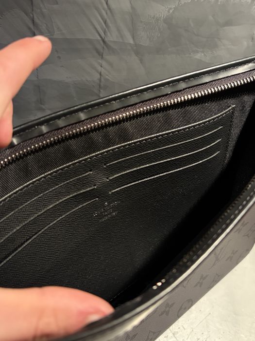 100% ОРИГИНАЛЕН Louis Vuitton Clutch Voyage MM + бележки и кутия