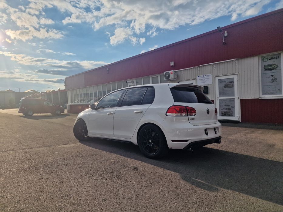 VOLKSWAGEN Golf 2010 — imagine 3