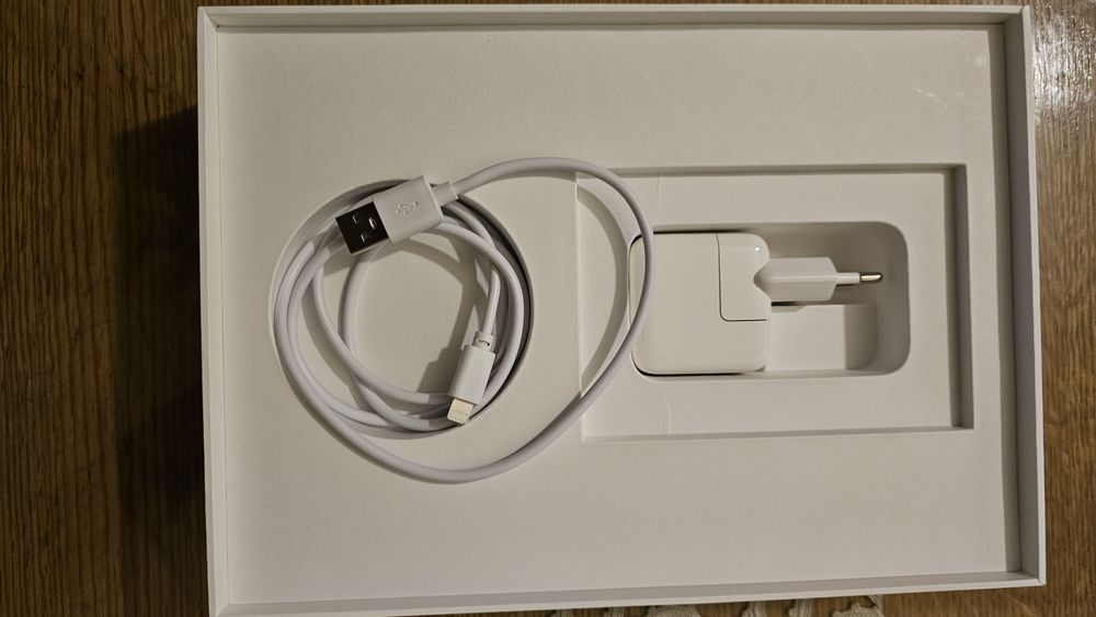 Tableta Apple iPad ecran Retina de  9.7"