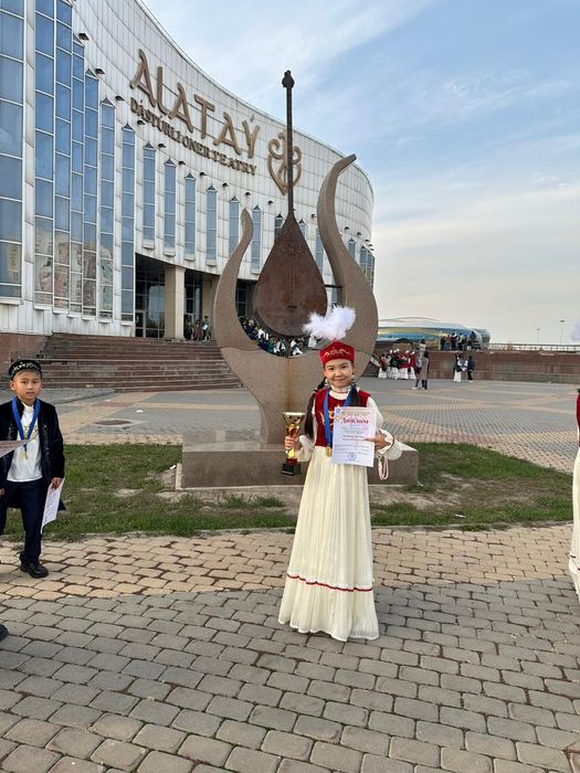 Продам платье с жилеткой, на 10-13 лет