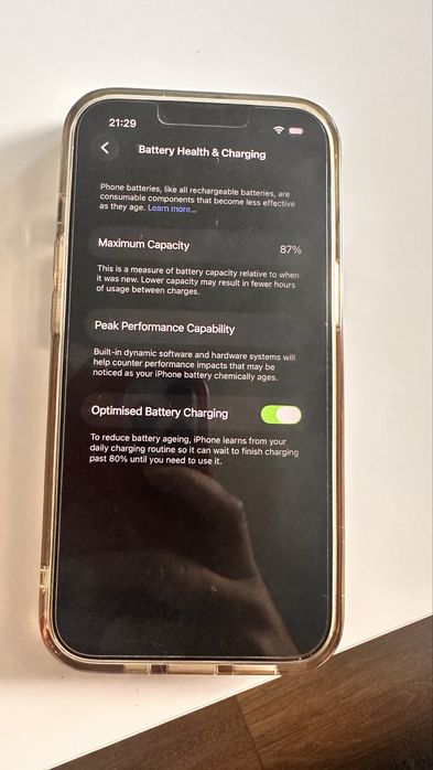 iPhone 14 cu folie privacy si husa magsafe