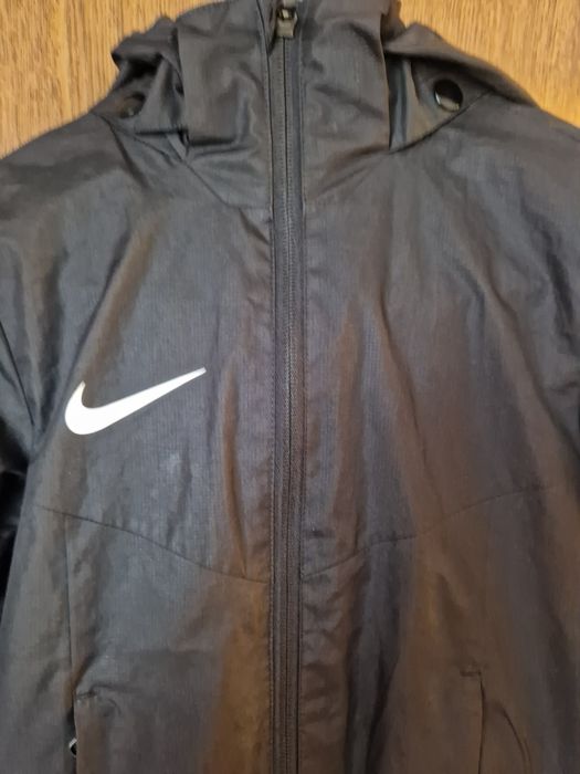 Geacă subțire Nike Shield, măr.8-10 ani, originală
