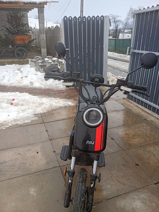 Vand scuter NIU ,folosit